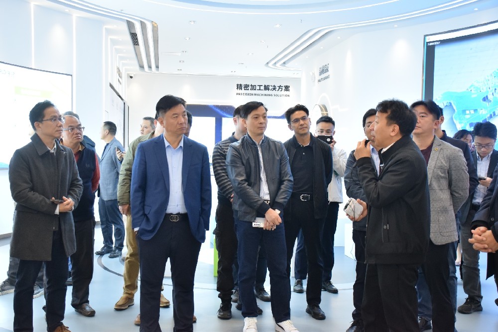 校友重聚 共話(huà)成長(zhǎng)丨華南理工大學(xué)校友會(huì)考察團(tuán)參訪沃德精密科技